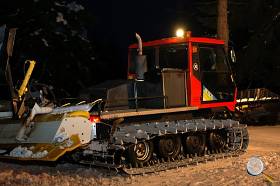 Pistenbully im Flutlichteinsatz