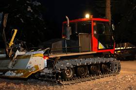 Pistenbully im Flutlichteinsatz